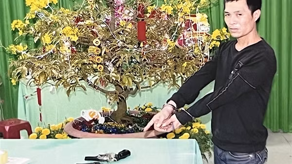 Đối tượng truy nã tội “Tàng trữ vũ khí quân dụng” có 6 tiền án