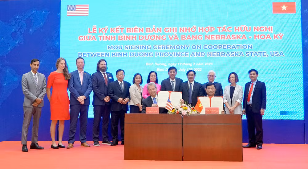 Bình Dương và Nebraska ký kết hợp tác phát triển -0