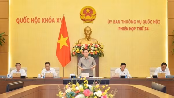 Uỷ ban Thường vụ Quốc hội xem xét báo cáo giám sát về đổi mới chương trình, sách giáo khoa phổ thông