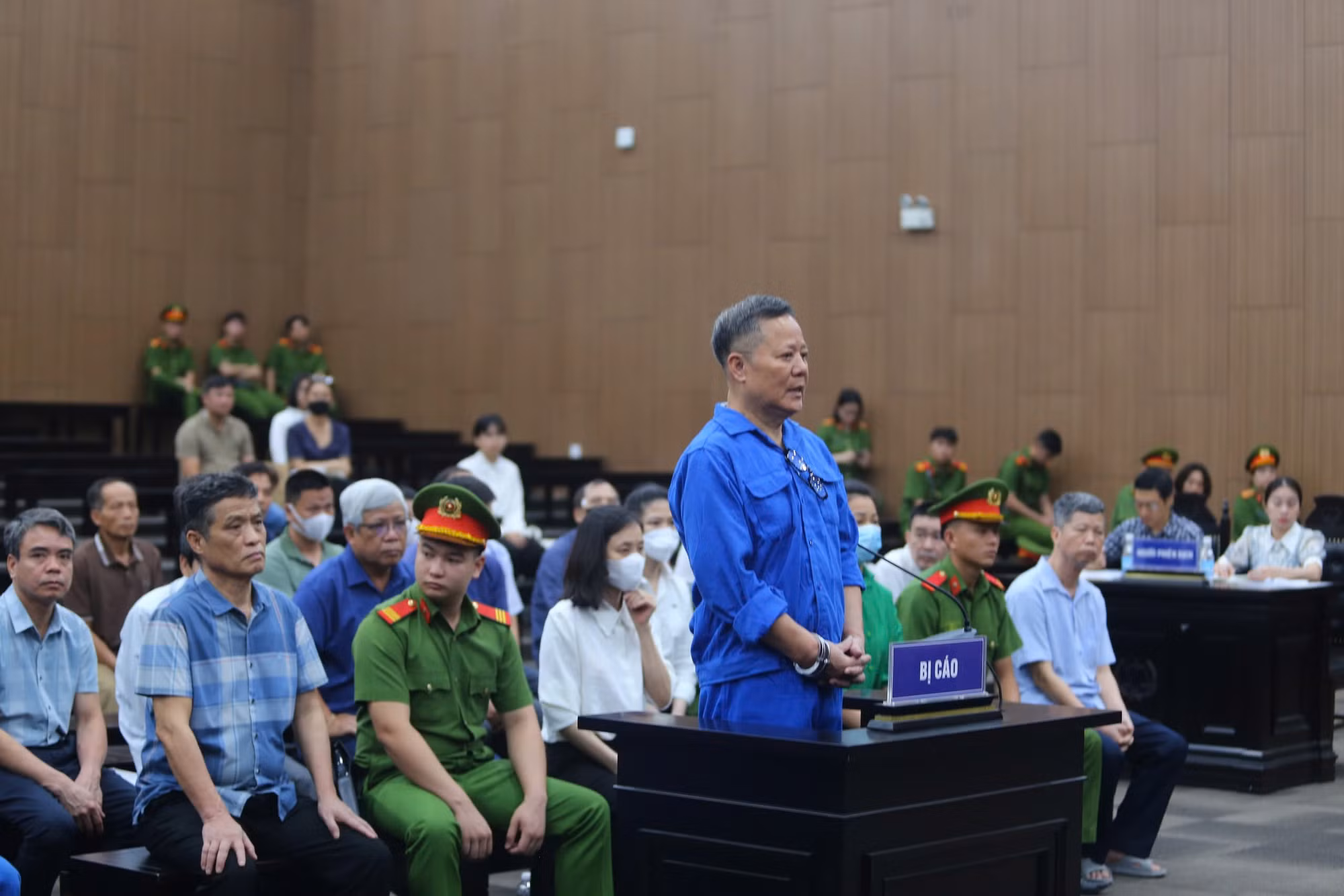 Cựu Thứ trưởng Bộ Tài nguyên và Môi trường bị đề nghị từ 30 đến 36 tháng tù treo -0