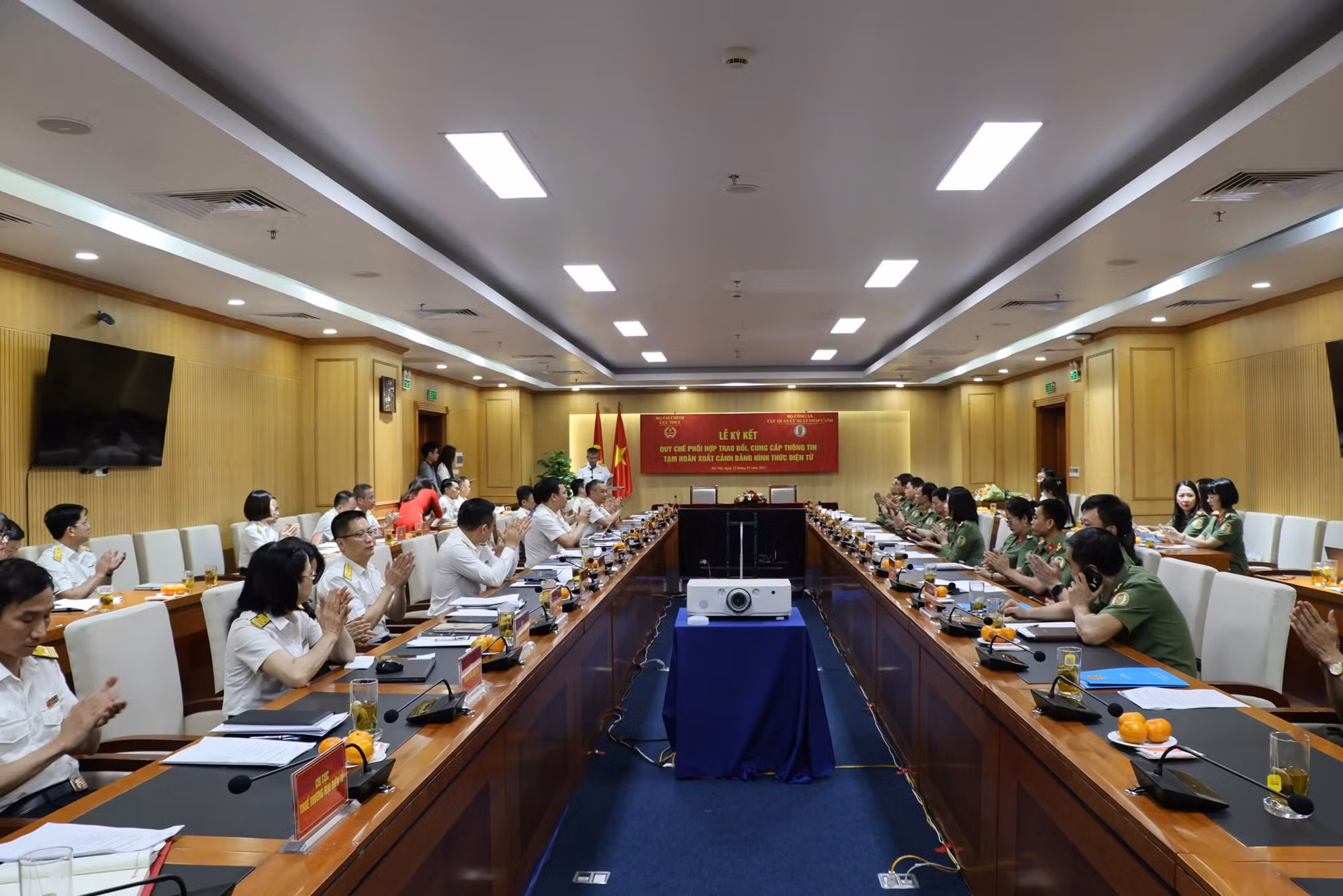 Tạm hoãn xuất cảnh bằng hình thức điện tử: Phối hợp liên ngành để hỗ trợ người nộp thuế -0