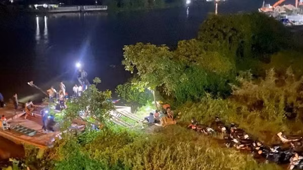 Xuyên đêm tìm thanh niên bỏ xe trên cầu nhảy sông Vàm Cỏ Đông