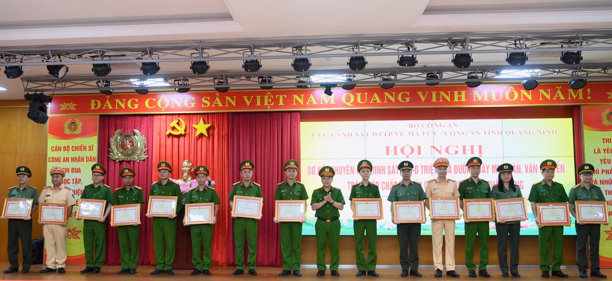 Sơ kết chuyên án triệt phá đường dây mua bán, vận chuyển trái phép chất ma tuý có sử dụng vũ khí quân dụng -0
