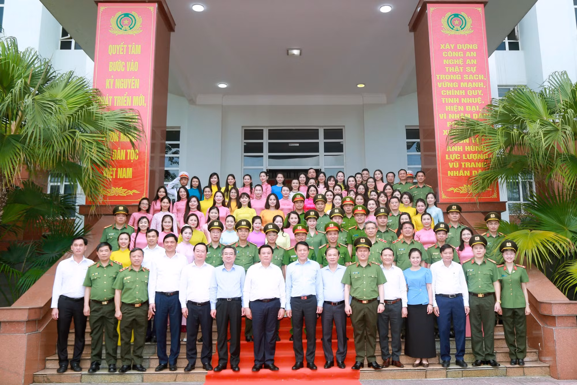Bộ trưởng Lương Tam Quang dâng hương tưởng niệm Chủ tịch Hồ Chí Minh -0