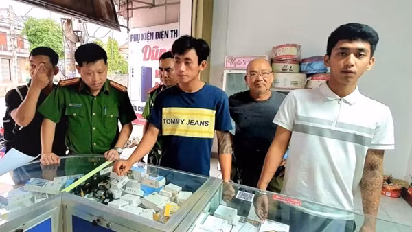 Bắt nhanh 2 đối tượng vào nhà thờ cướp tài sản