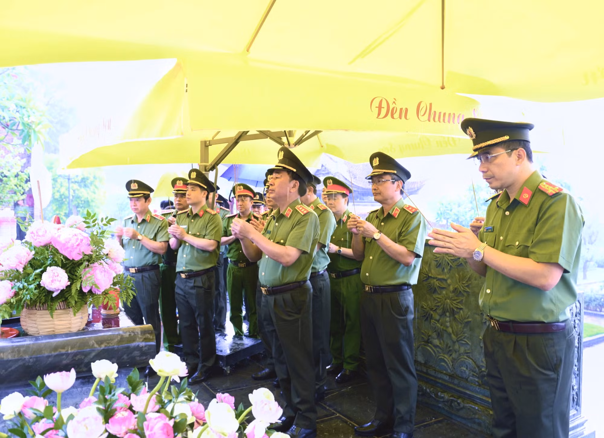 Đảng uỷ Công an Trung ương, Lãnh đạo Bộ Công an dâng hương tại Khu di tích Quốc gia đặc biệt Kim Liên -0