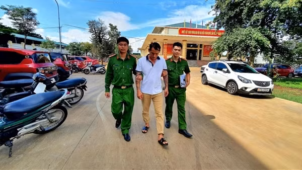 Làm ăn thua lỗ, thuê xe ô tô rồi mang đi cầm cố