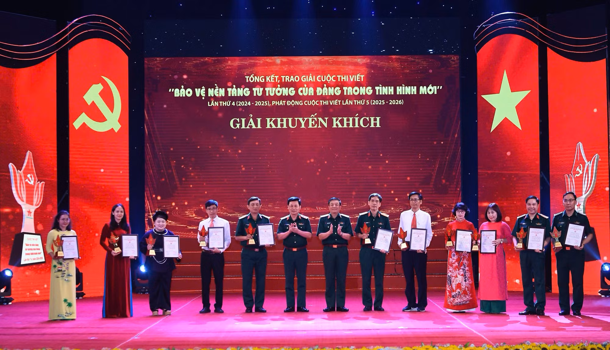 Tôn vinh các tập thể, cá nhân đoạt giải cuộc thi viết “Bảo vệ nền tảng tư tưởng của Đảng trong tình hình mới” -0