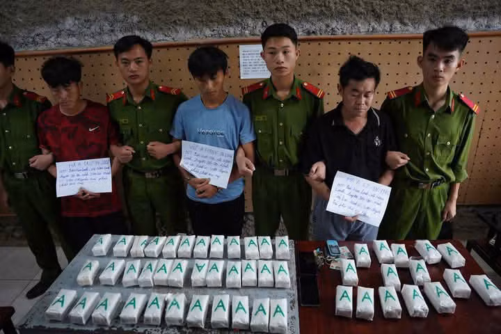 Bắt giữ 3 đối tượng vận chuyển 9 kg ma tuý -0