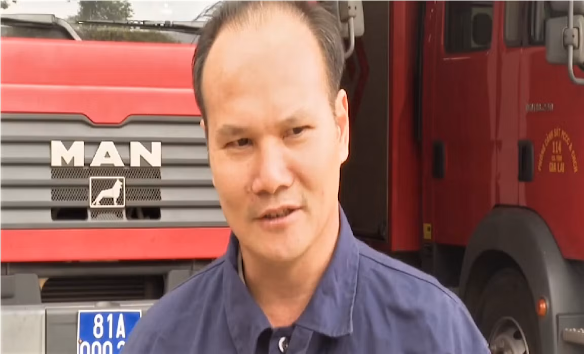Chiến sĩ Công an kể lại giây phút nghẹt thở cứu 2 cha con rơi xuống giếng sâu -0