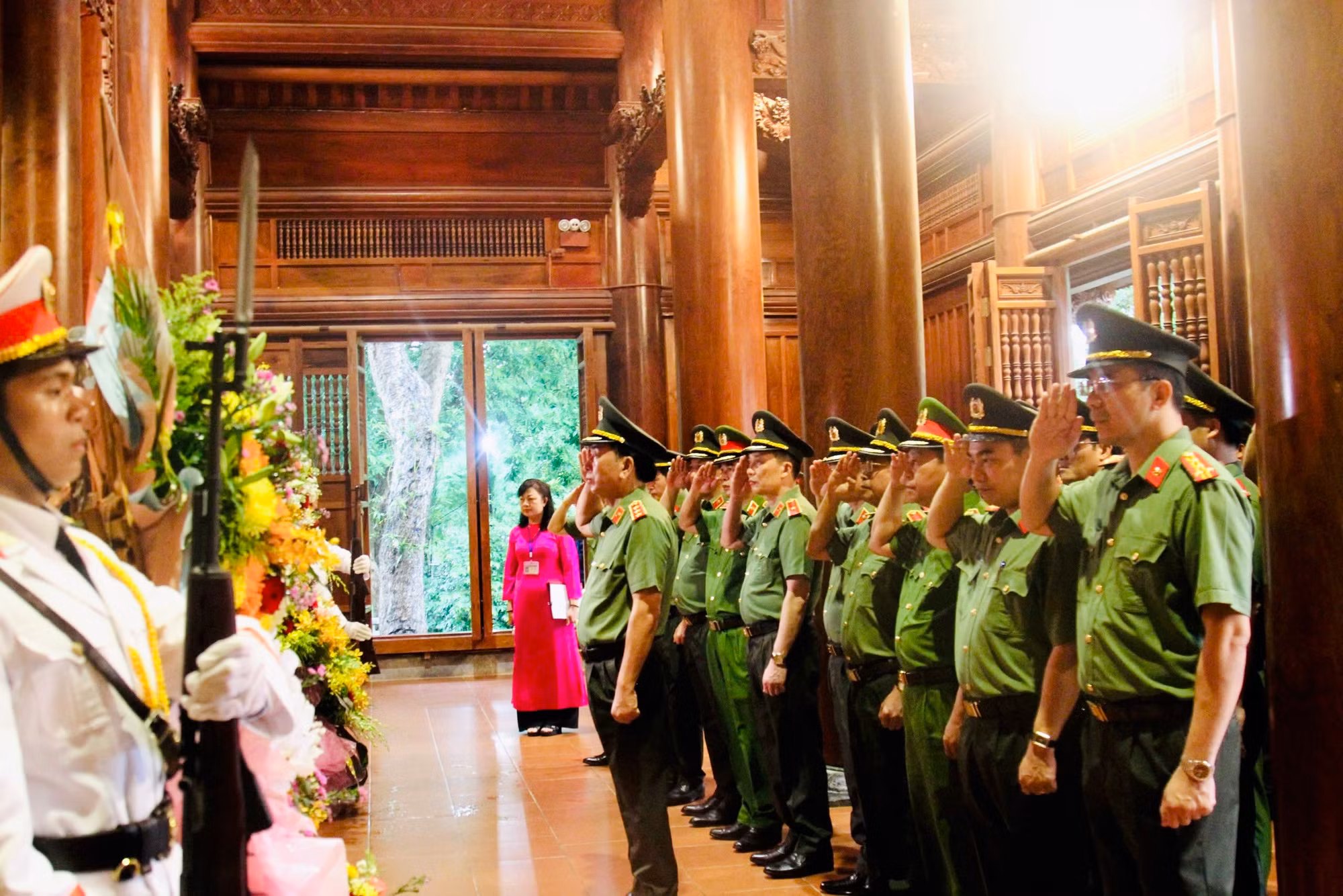 Đảng uỷ Công an Trung ương, Lãnh đạo Bộ Công an dâng hương tại Khu di tích Quốc gia đặc biệt Kim Liên -0