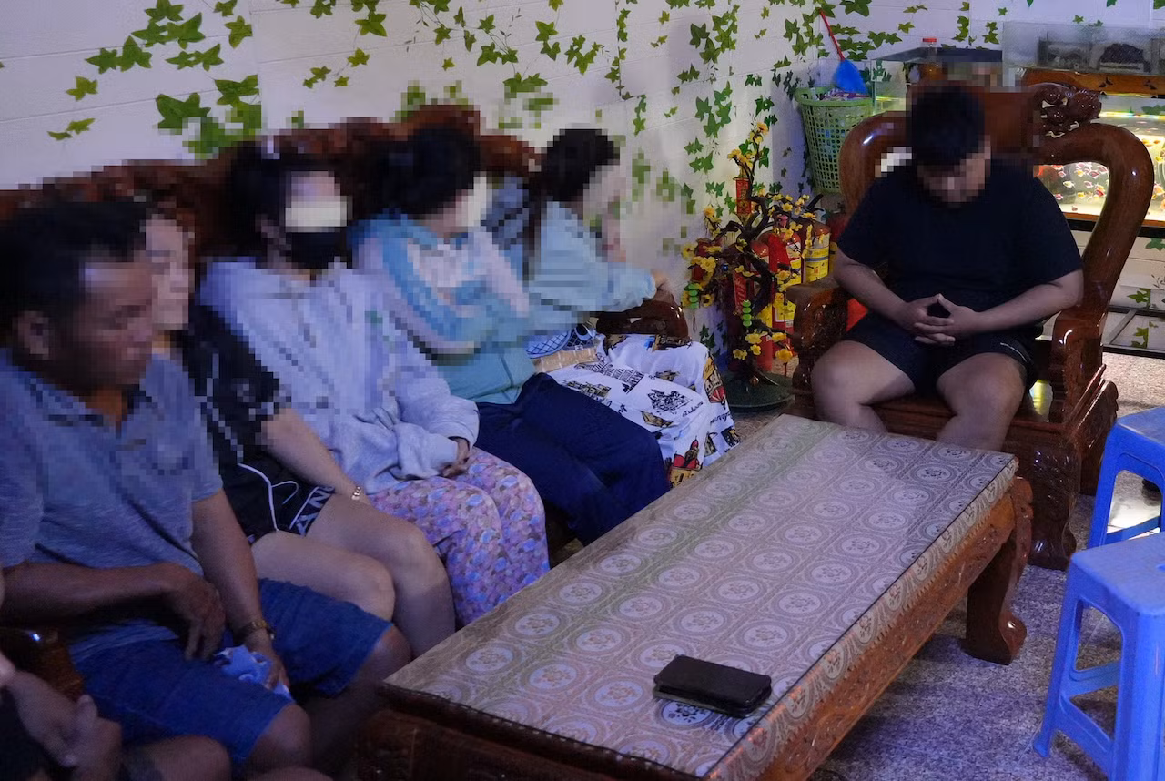 1. lực lượng làm nhiệm vụ thông qua biên bản vụ việc. ảnh trọng tín.jpg -0