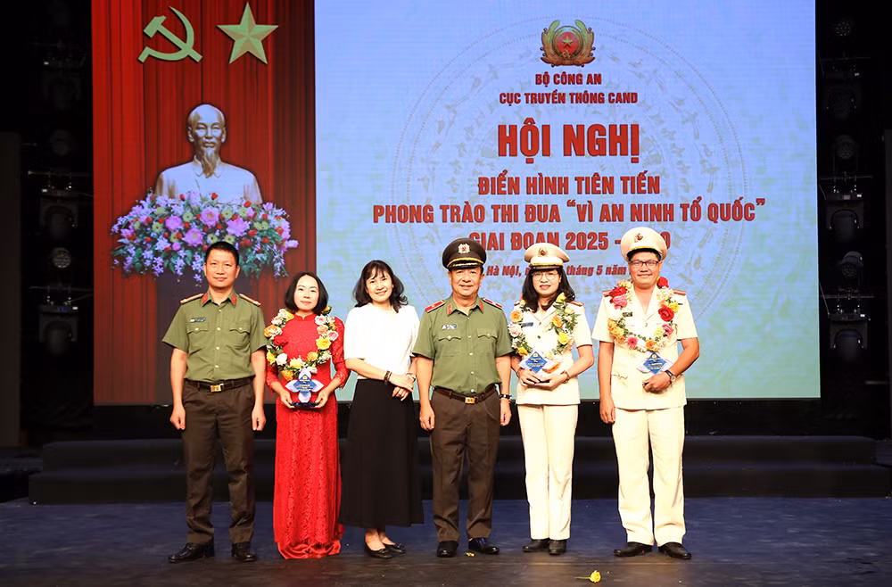 Rực sáng những bông hoa thi đua “Vì an ninh Tổ quốc” của Cục Truyền thông CAND -0