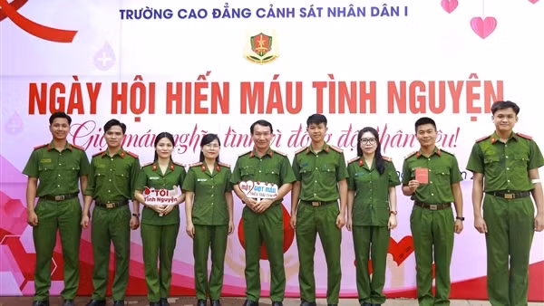 1.000 cán bộ, học viên trường Cao đẳng Cảnh sát nhân dân I tham gia hiến máu