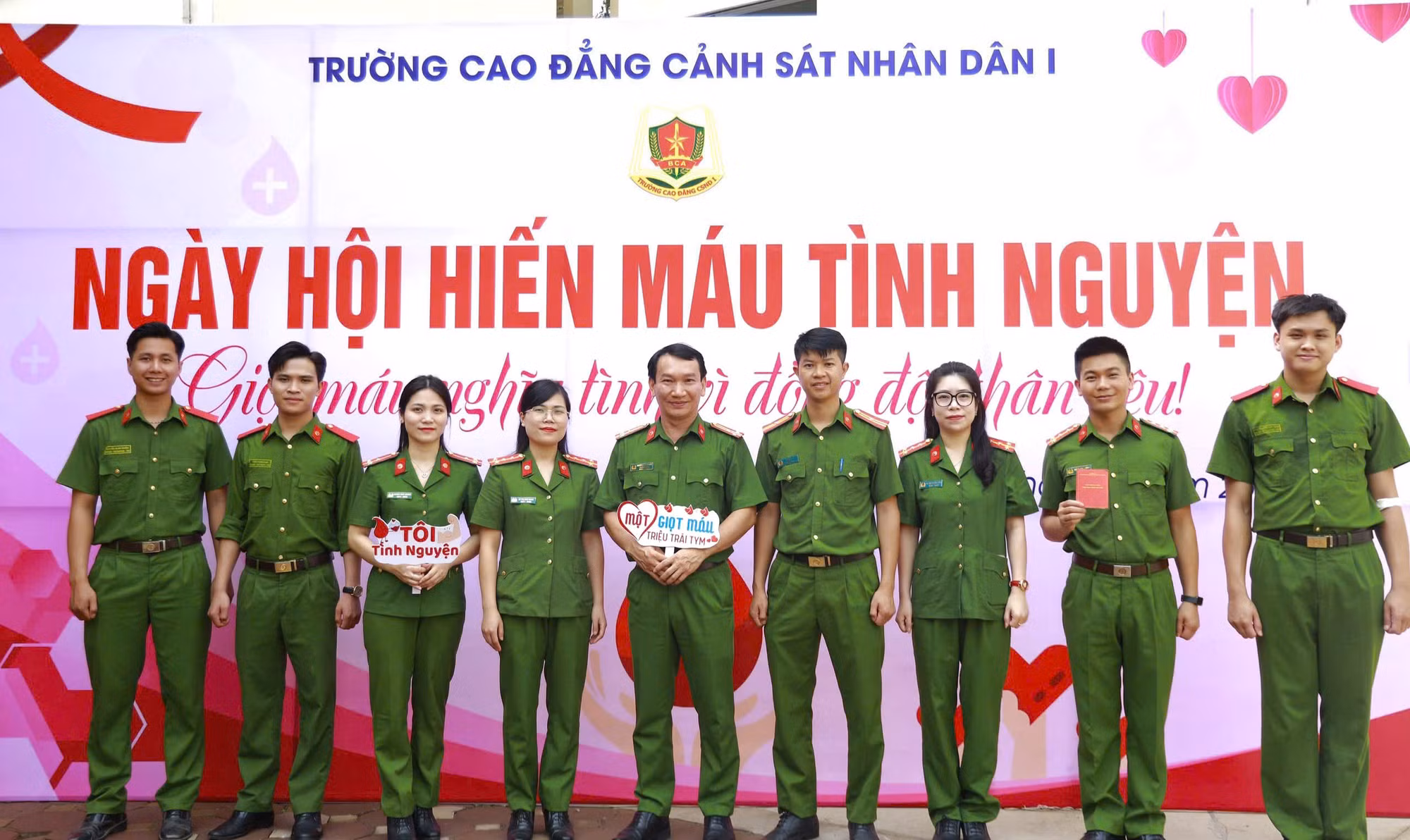 1.000 cán bộ, học viên Cao đẳng Cảnh sát nhân dân I tham gia hiến máu -0