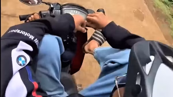 Làm rõ thiếu niên lái xe máy bằng chân, quay TikTok khoe “chiến tích”
