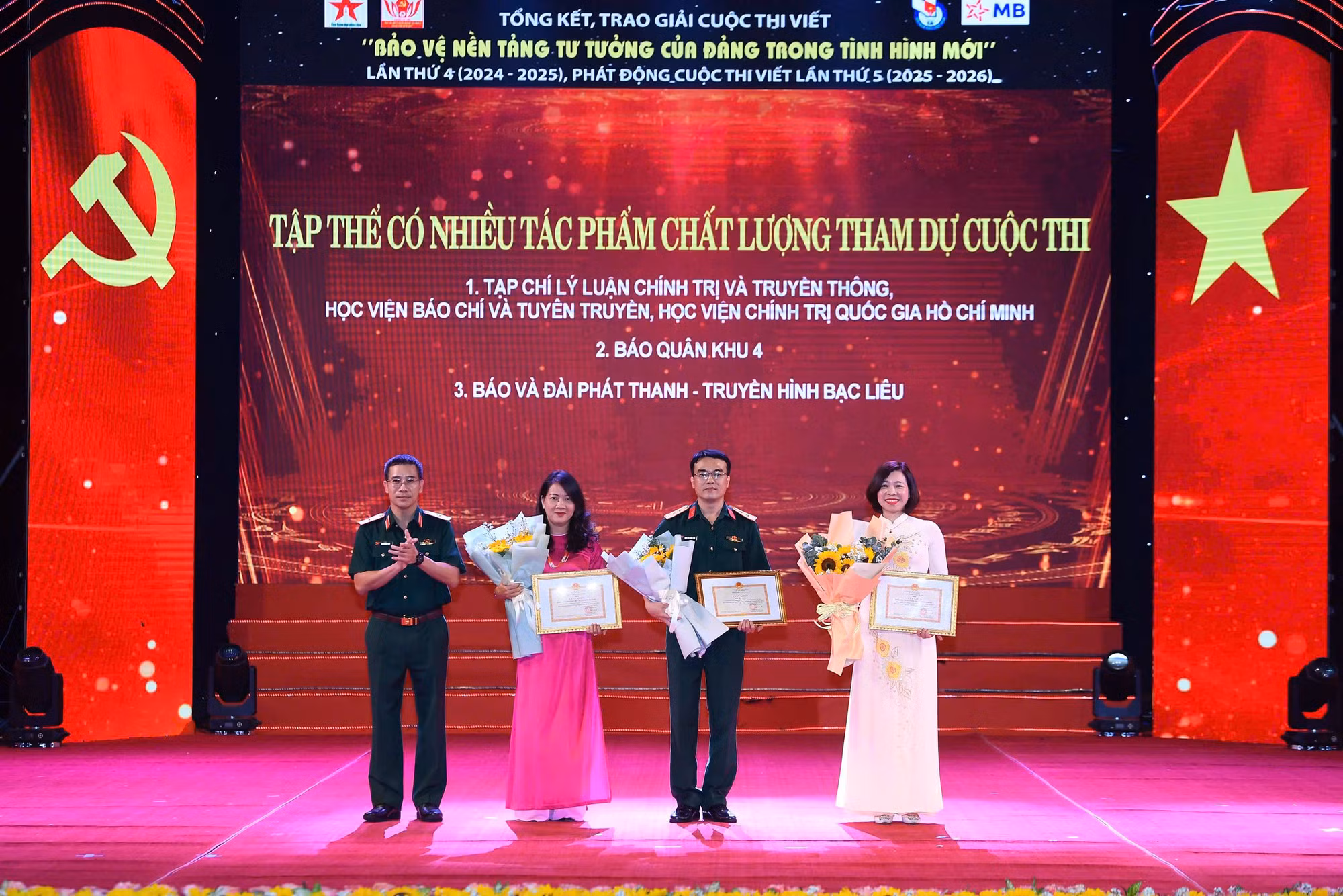 Tôn vinh các tập thể, cá nhân đoạt giải cuộc thi viết “Bảo vệ nền tảng tư tưởng của Đảng trong tình hình mới” -0