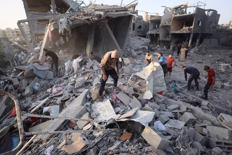 Israel tăng cường ném bom Gaza ngay khi ông Trump công du vùng Vịnh -0