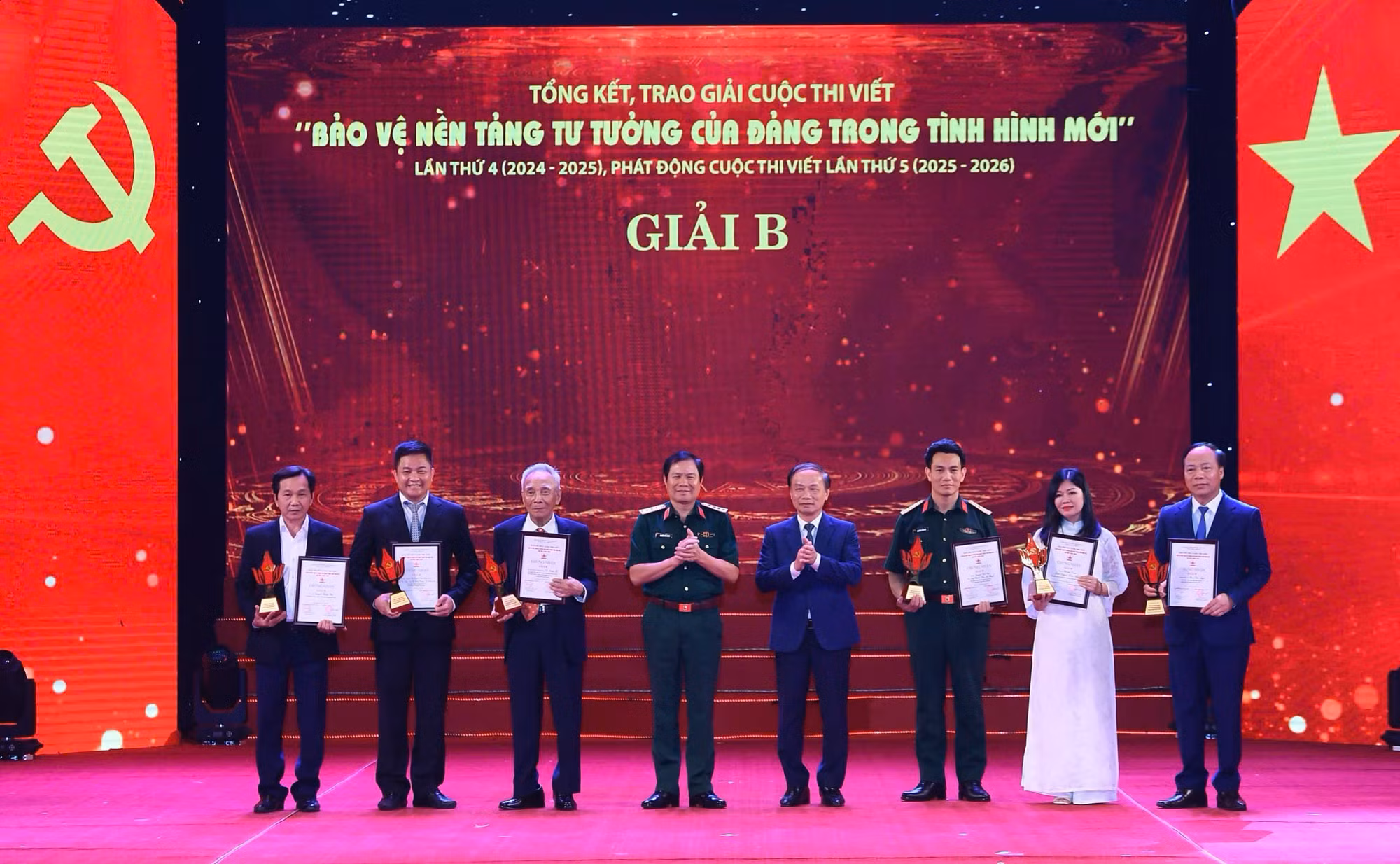 Tôn vinh các tập thể, cá nhân đoạt giải cuộc thi viết “Bảo vệ nền tảng tư tưởng của Đảng trong tình hình mới” -0