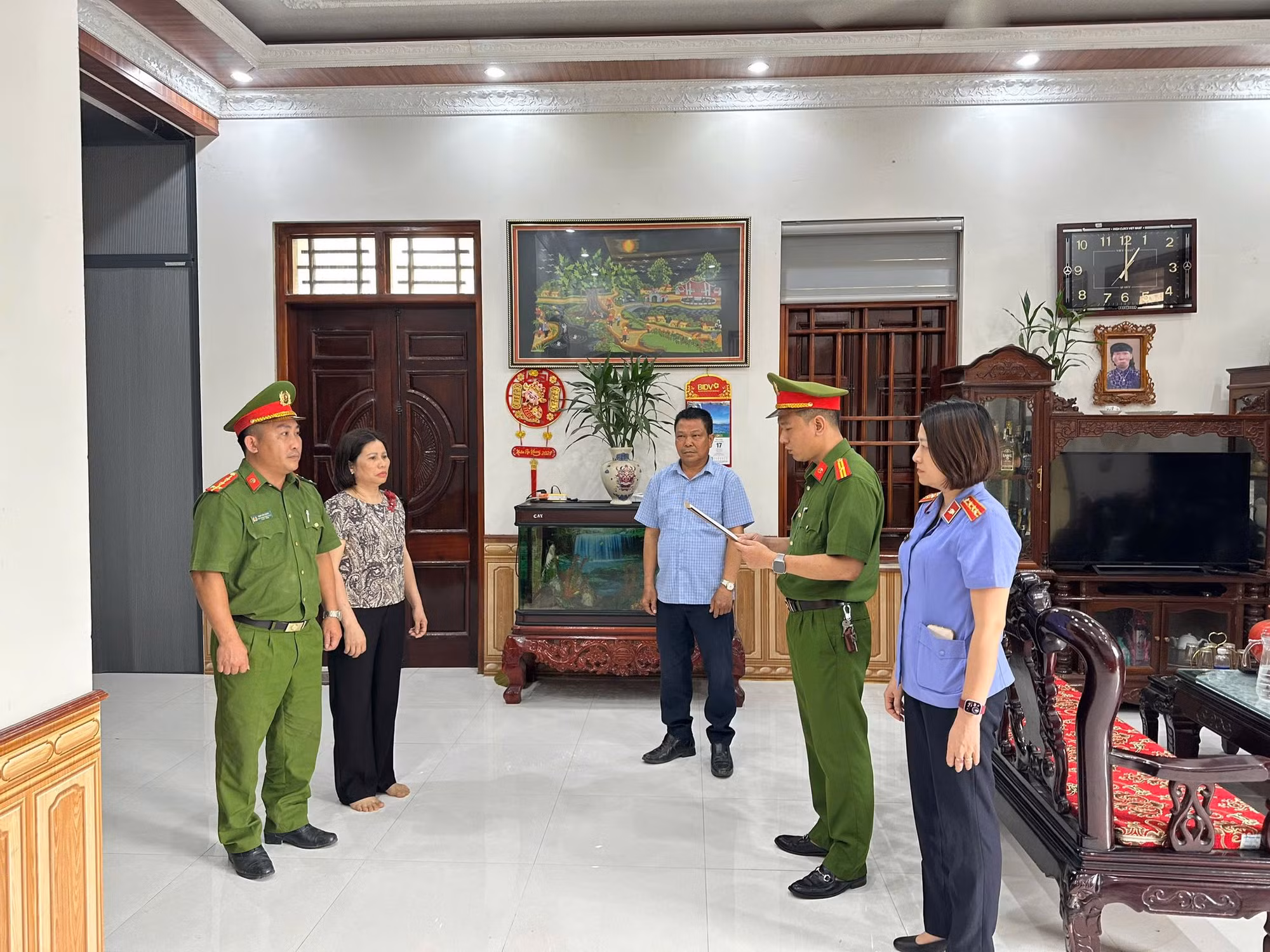Bắt khẩn cấp Chủ tịch UBND xã Thạch Khoán về hành vi “Thiếu trách nhiệm gây hậu quả nghiêm trọng