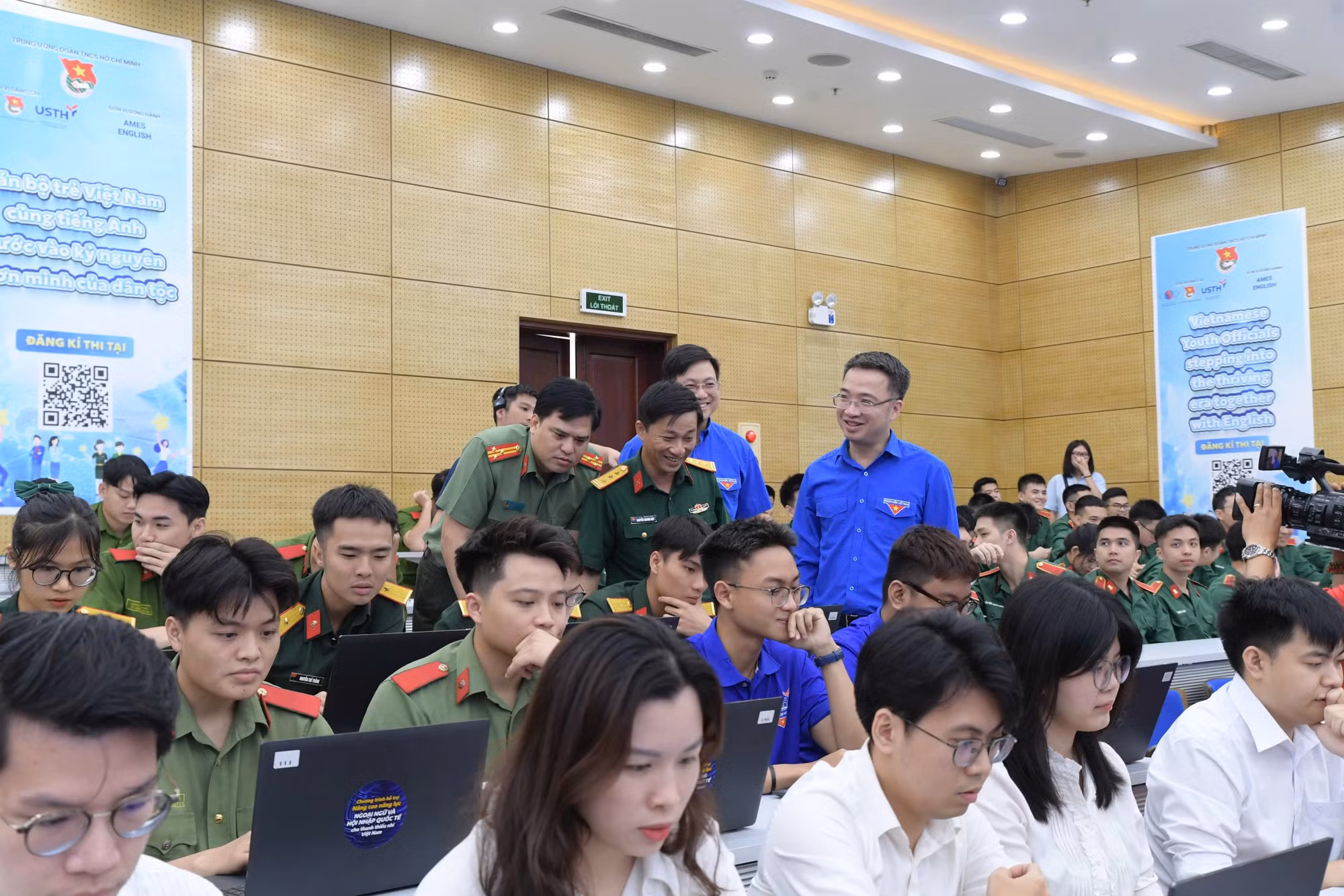 Khai mạc cuộc thi Olympic tiếng Anh dành cho cán bộ trẻ -0