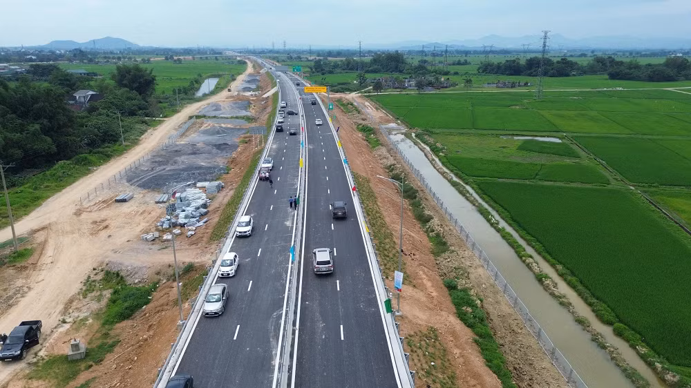 Bộ Xây dựng yêu cầu rà soát, xử lý bất cập trên cao tốc ảnh 1 bai vot (1).jpg -0