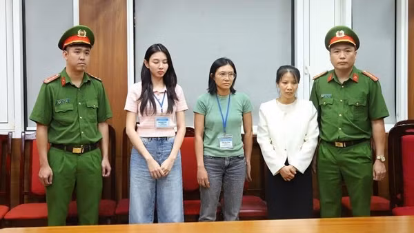 Hoa hậu Nguyễn Thúc Thuỳ Tiên được hưởng lợi 7 tỷ đồng từ bán kẹo rau củ Kera