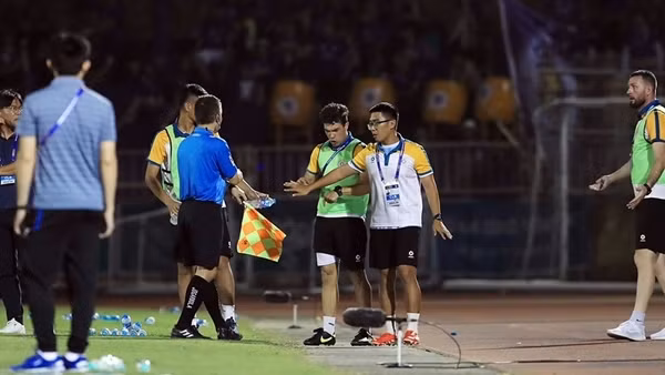 Việt kiều và chuyện hy hữu đáng trách tại V.League