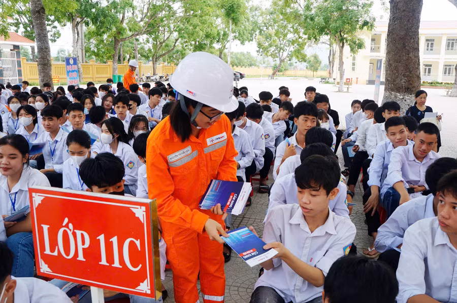 tuyên truyền sử dụng điện an toàn tiết kiệm tại các trường học.jpg -0