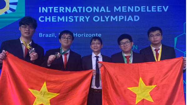 4/4 học sinh Việt Nam giành huy chương Olympic Hóa học quốc tế Mendeleev 2025