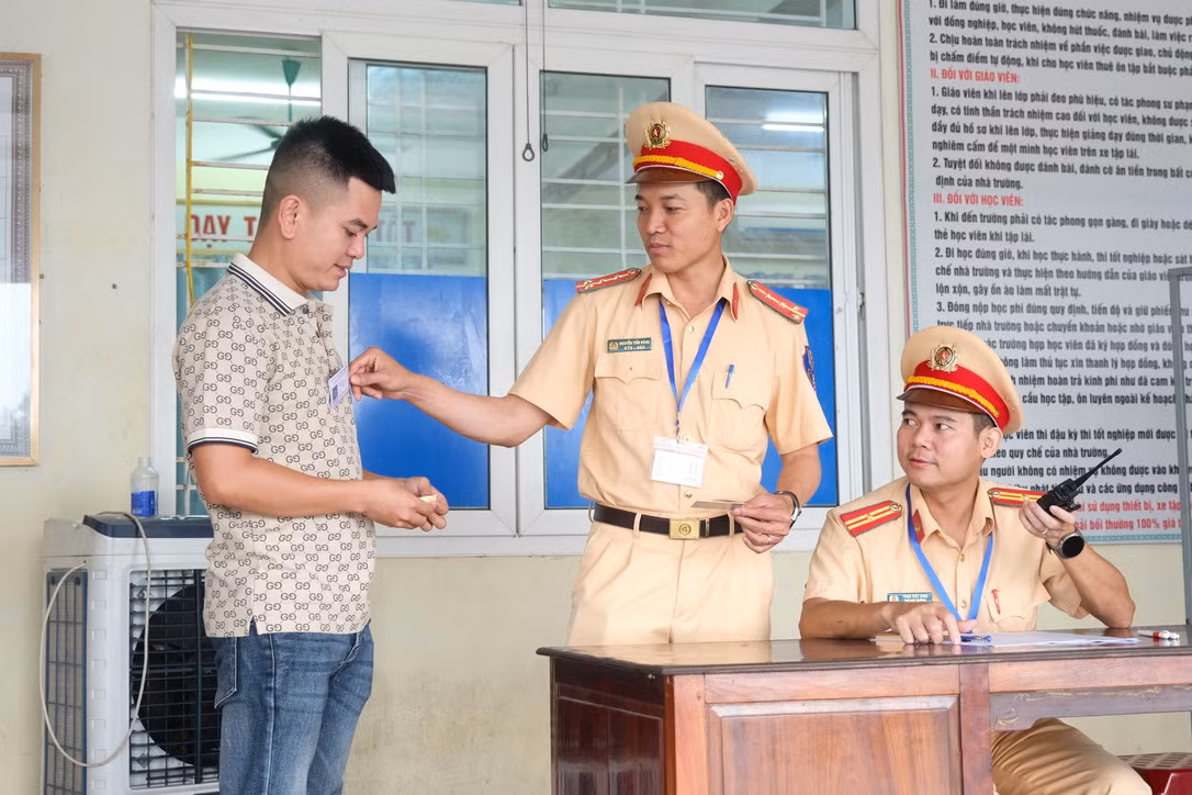 Công an tỉnh Hà Tĩnh tổ chức kỳ sát hạch lái xe đầu tiên -0