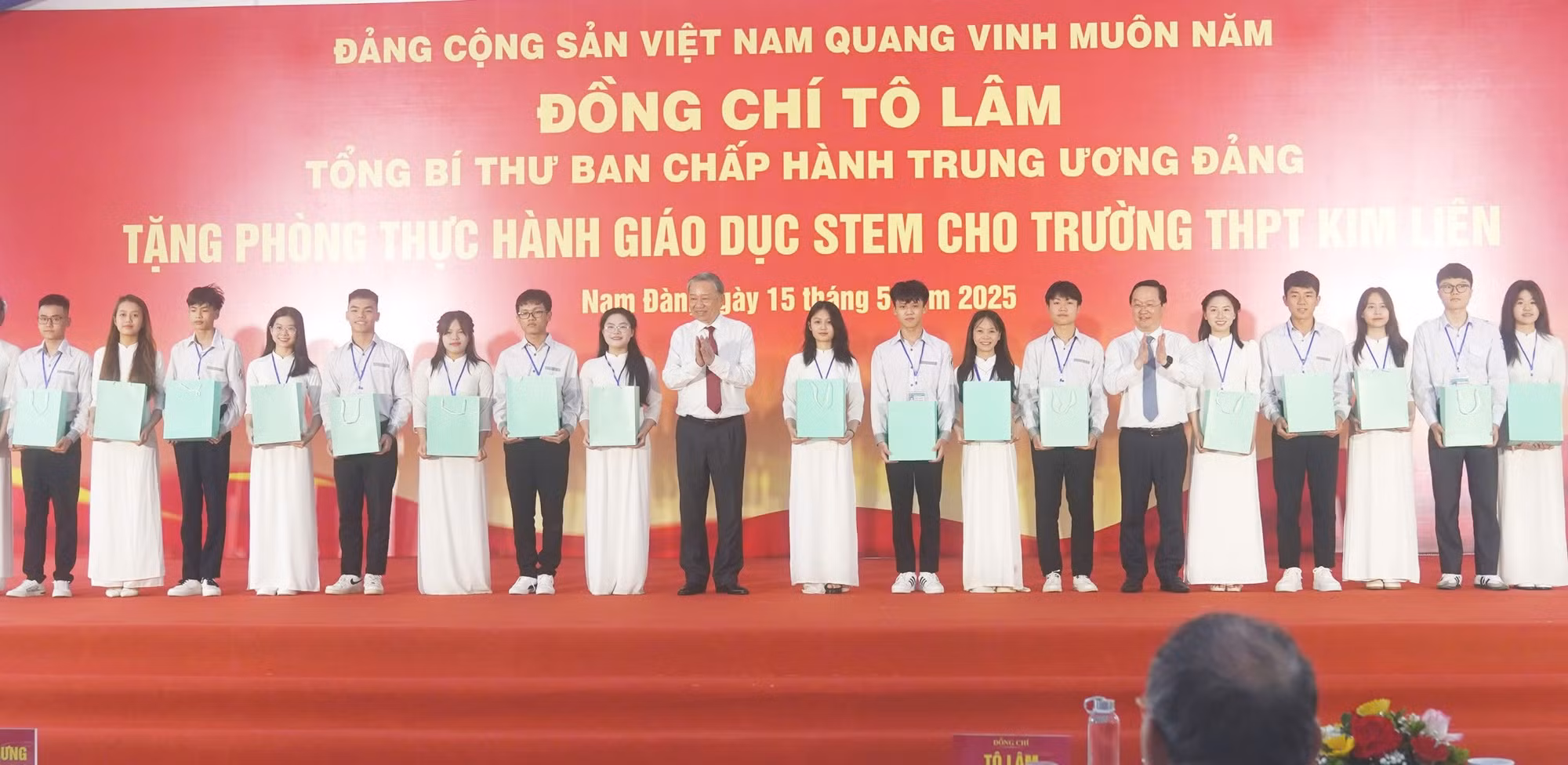 Tổng Bí thư Tô Lâm dâng hương tưởng niệm Chủ tịch Hồ Chí Minh tại Khu Di tích Kim Liên -0