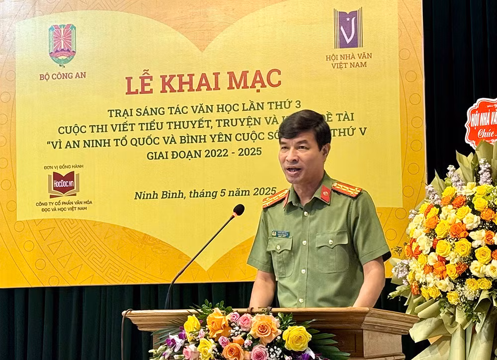 Khai mạc trại sáng tác văn học về đề tài “Vì an ninh Tổ quốc và bình yên cuộc sống” tại Ninh Bình -0