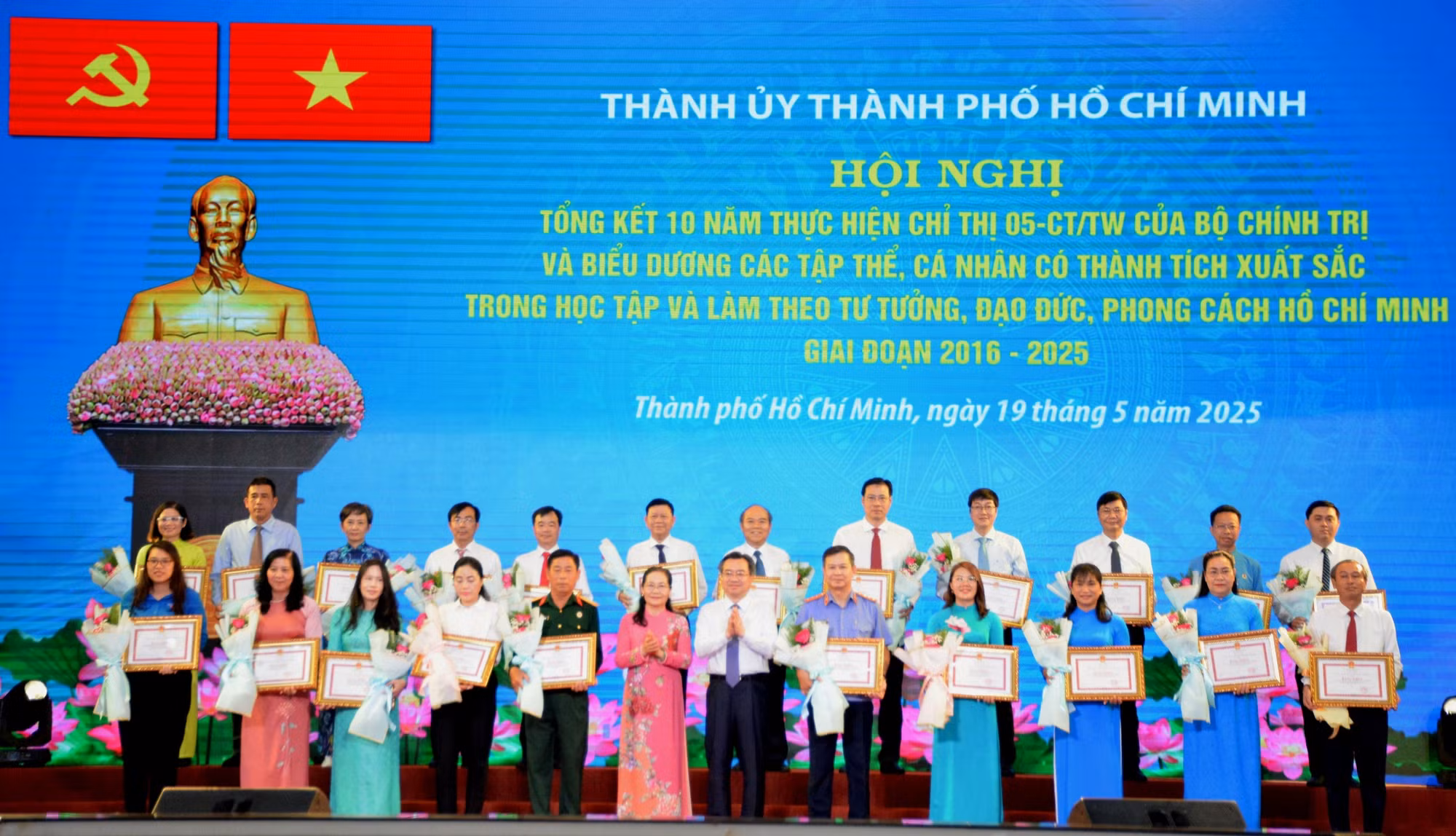 TP Hồ Chí Minh biểu dương 341 gương điển hình xuất sắc trong học tập và làm theo Bác Hồ -2