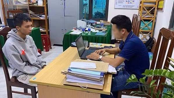 Bắt giam kẻ chuyên lên mạng dụ nữ sinh quay clip khiêu dâm, tống tiền