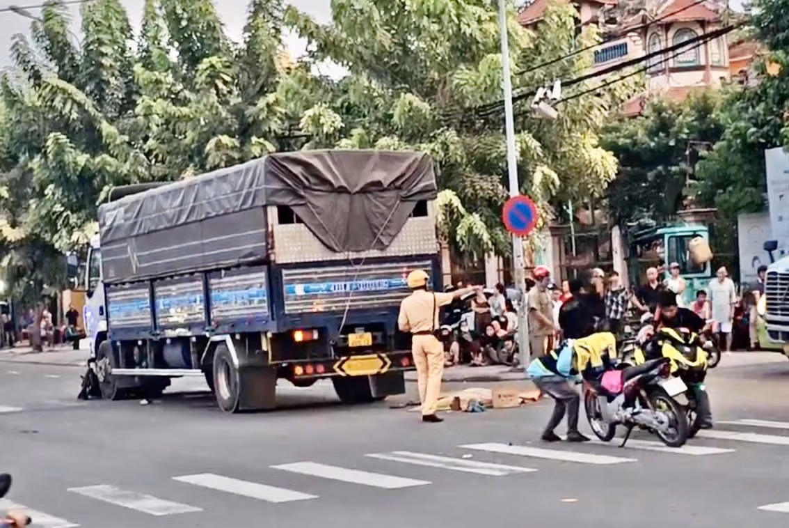 Người phụ nữ bị xe tải cán tử vong trong lúc băng qua giao lộ -0