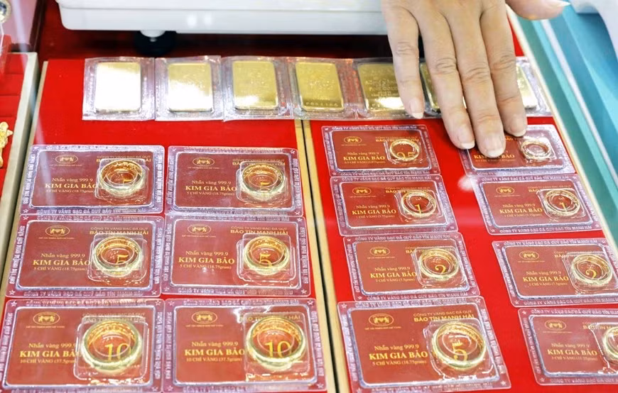 Giá vàng hôm nay 15/5 giảm sâu -0