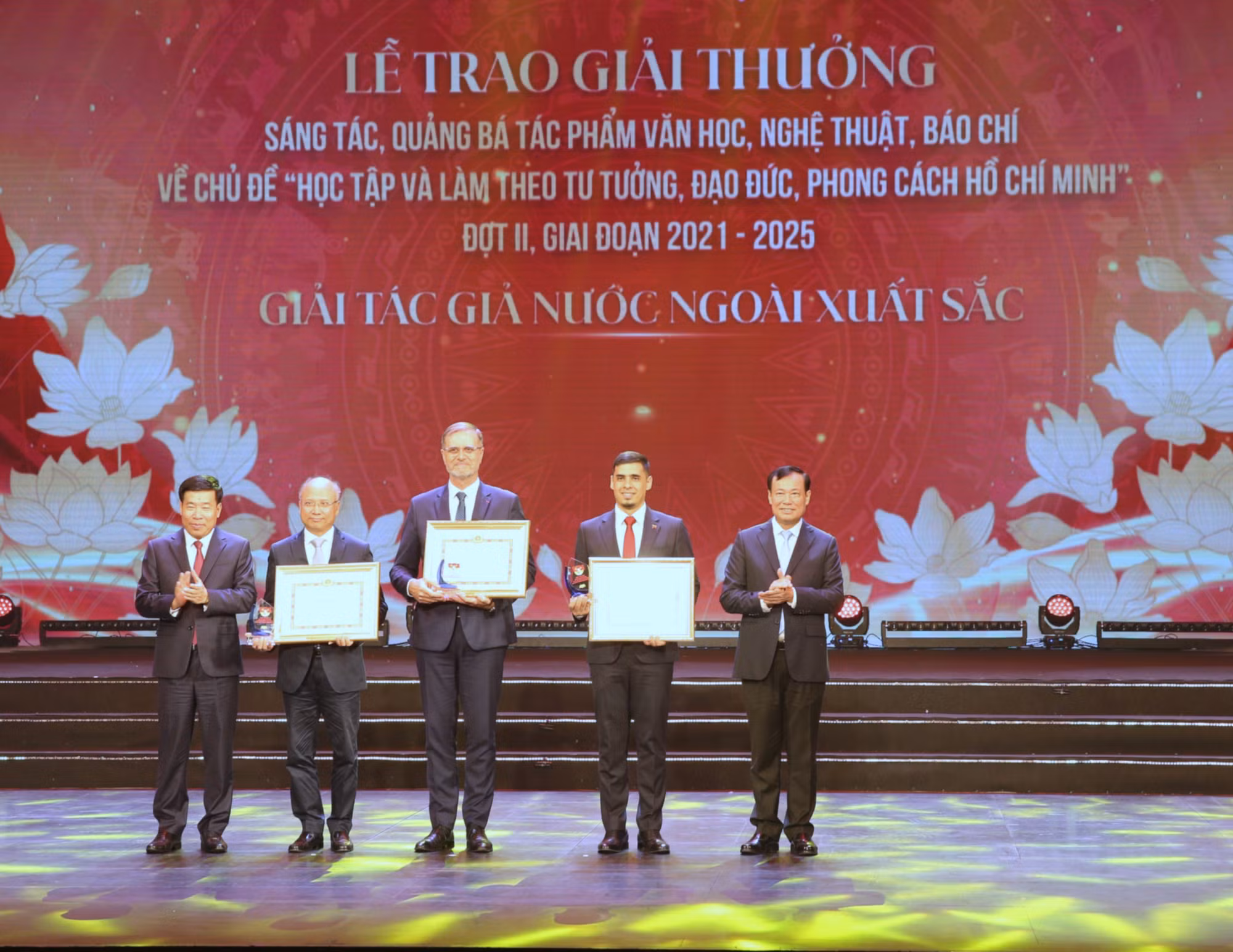 Trao giải thưởng sáng tác, quảng bá về “Học tập và làm theo tư tưởng, đạo đức, phong cách Hồ Chí Minh” -0