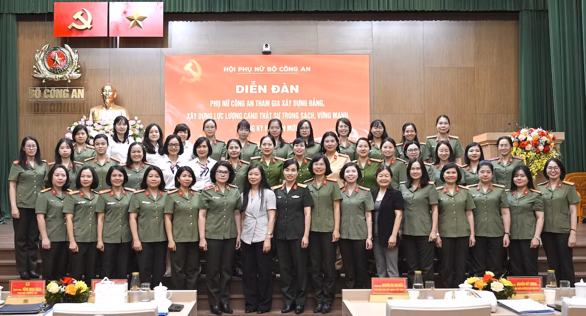 Phụ nữ Công an tích cực tham gia xây dựng Đảng, xây dựng lực lượng CAND thật sự trong sạch, vững mạnh trong kỷ nguyên mới -0