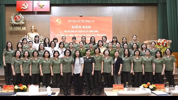 Phụ nữ Công an tích cực tham gia xây dựng Đảng, xây dựng lực lượng CAND