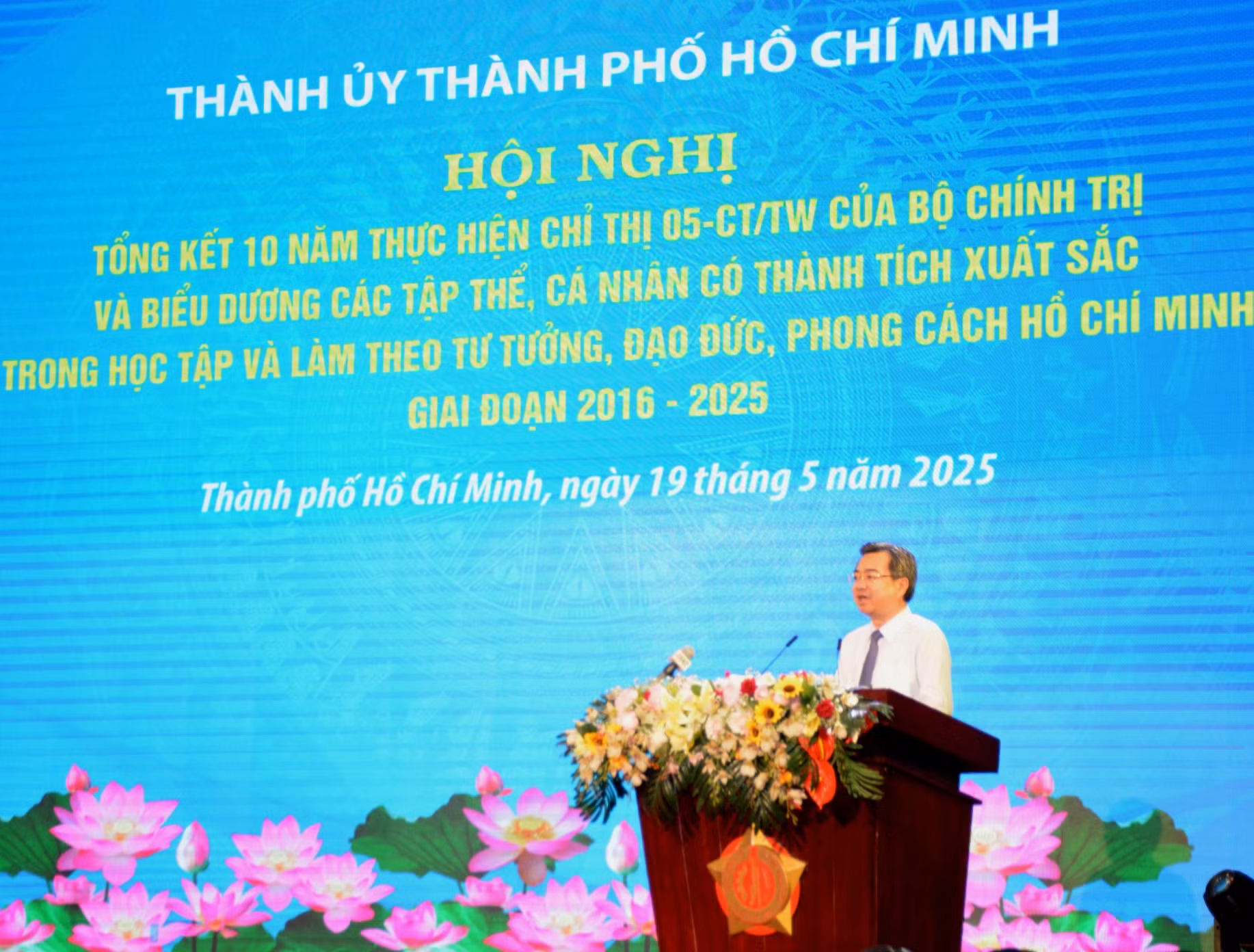 TP Hồ Chí Minh biểu dương 341 gương điển hình xuất sắc trong học tập và làm theo Bác Hồ -1