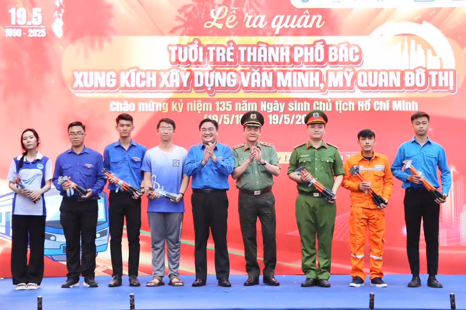 Tuổi trẻ TP Hồ Chí Minh ra quân xây dựng mỹ quan đô thị và góp ý dự thảo Hiến pháp -4
