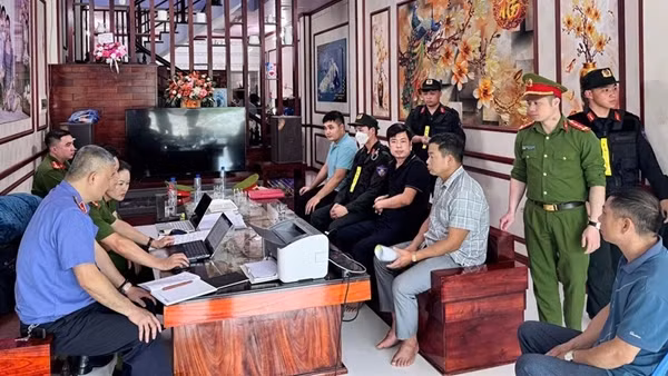 Khai thác cát, sỏi&nbsp;tại lòng sông Chảy bán kiếm lời