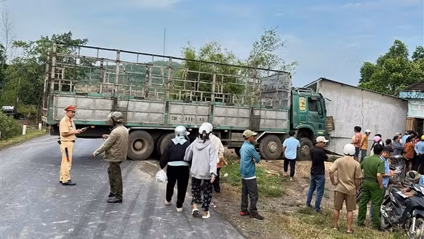 Tài xế xe tải tông nhà dân khiến 2 cháu nhỏ thương vong vừa bị khởi tố về tội đánh bạc