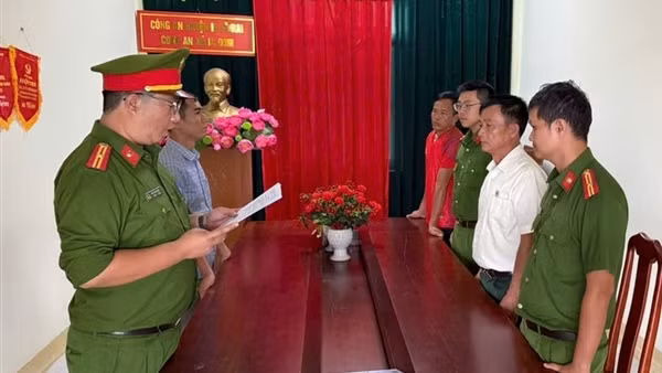 Chủ tịch Hội Người cao tuổi xã bị bắt vì nhận tiền “chạy án”
