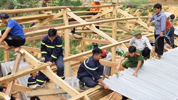 Tuổi trẻ Công an tỉnh Yên Bái chung tay xóa nhà tạm, nhà dột nát