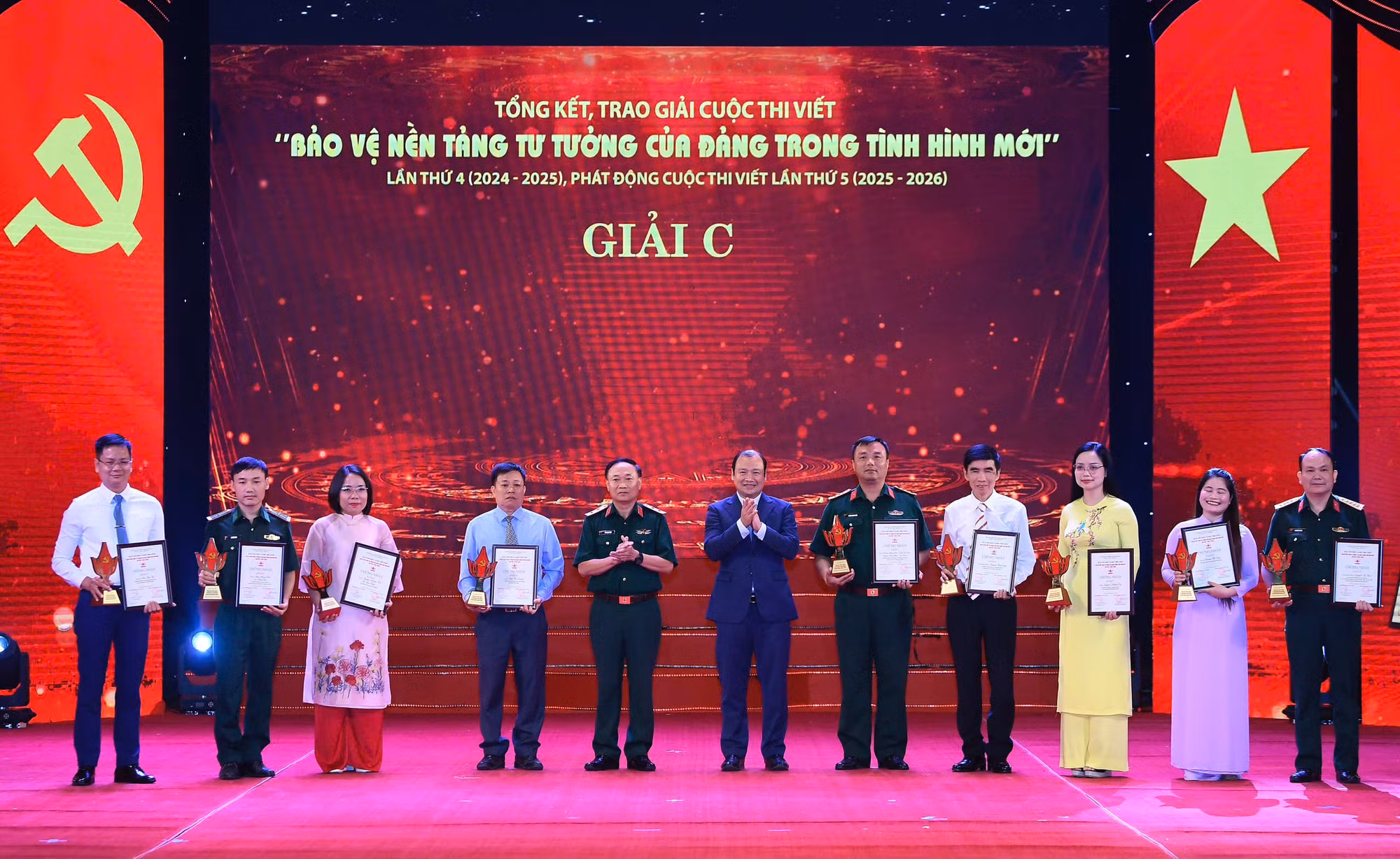 Tôn vinh các tập thể, cá nhân đoạt giải cuộc thi viết “Bảo vệ nền tảng tư tưởng của Đảng trong tình hình mới” -0