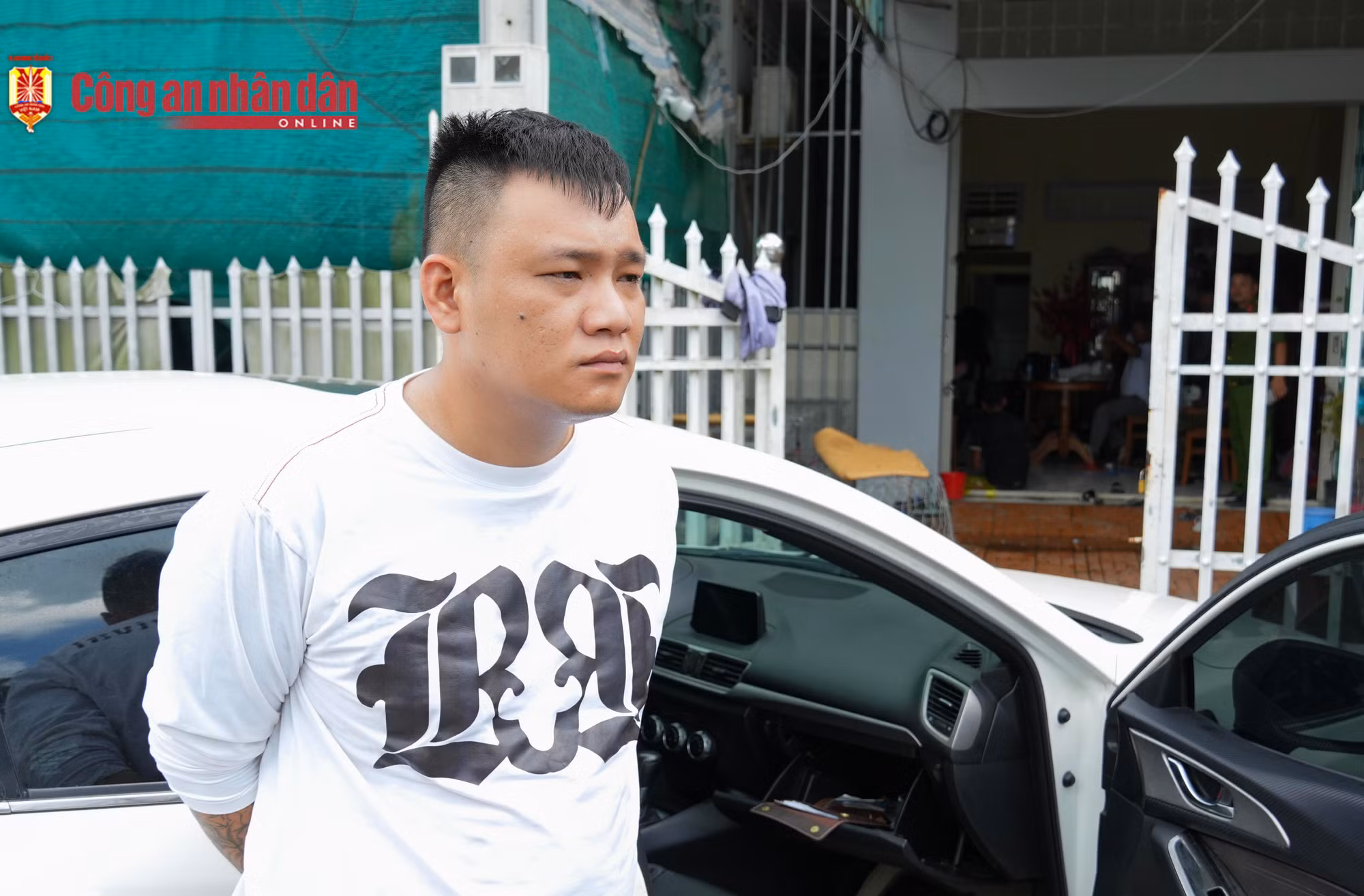 Triệt phá 2 nhóm đánh nhau, thu giữ nhiều vũ khí quân dụng -0