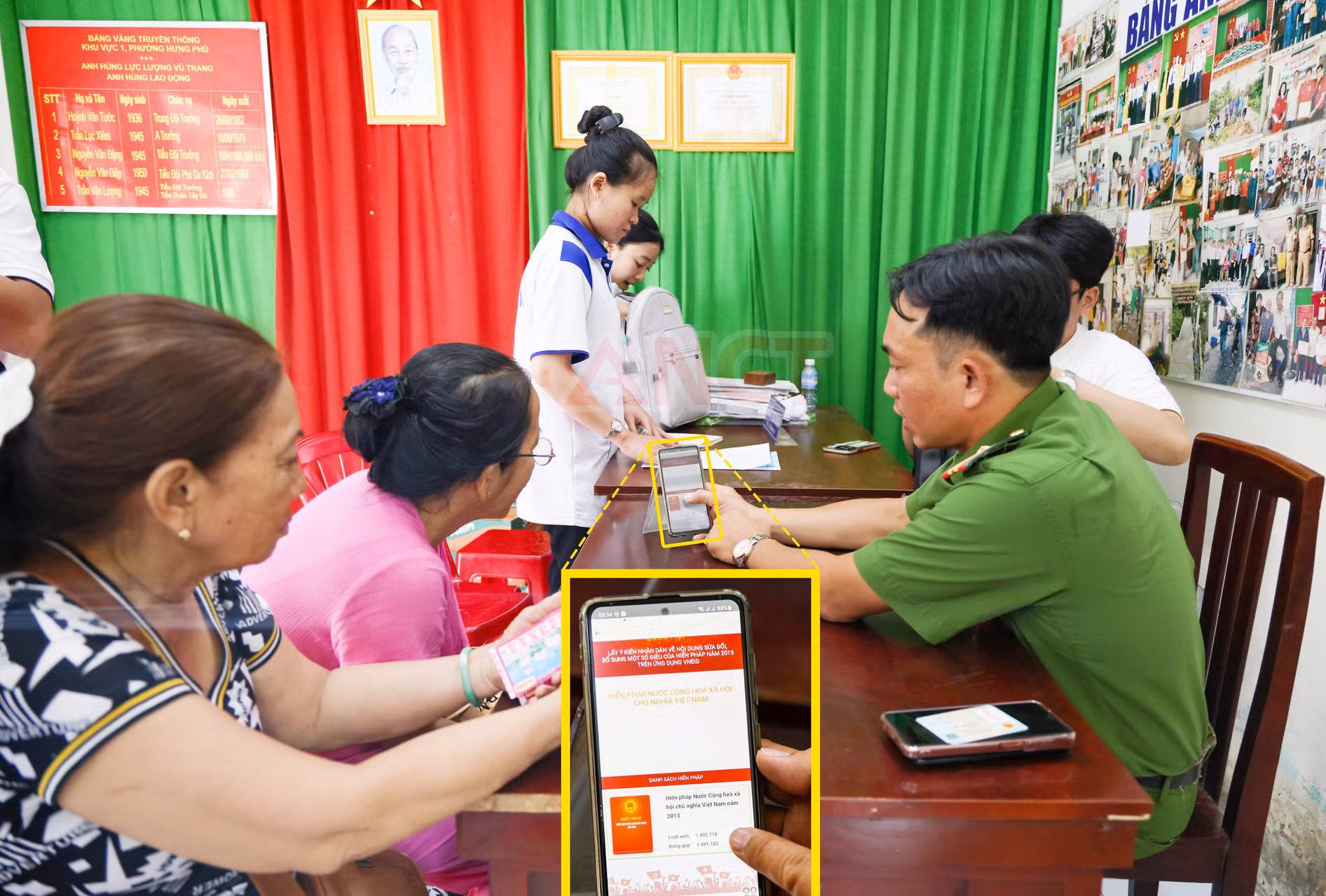 Công an TP Cần Thơ triển khai lấy ý kiến nhân dân về sửa đổi Hiến pháp năm 2013 qua ứng dụng VneID -1
