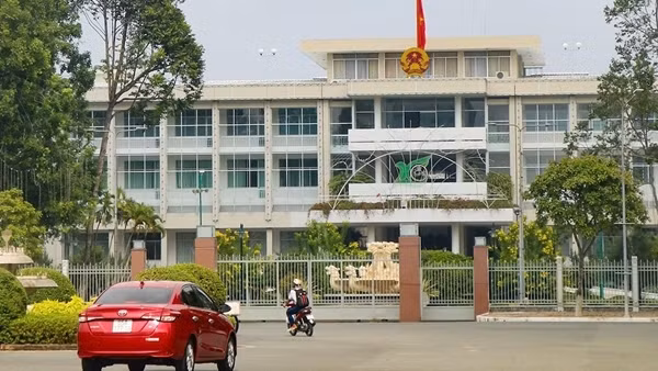 Kỷ luật cảnh cáo Chánh Văn phòng UBND TP Cần Thơ